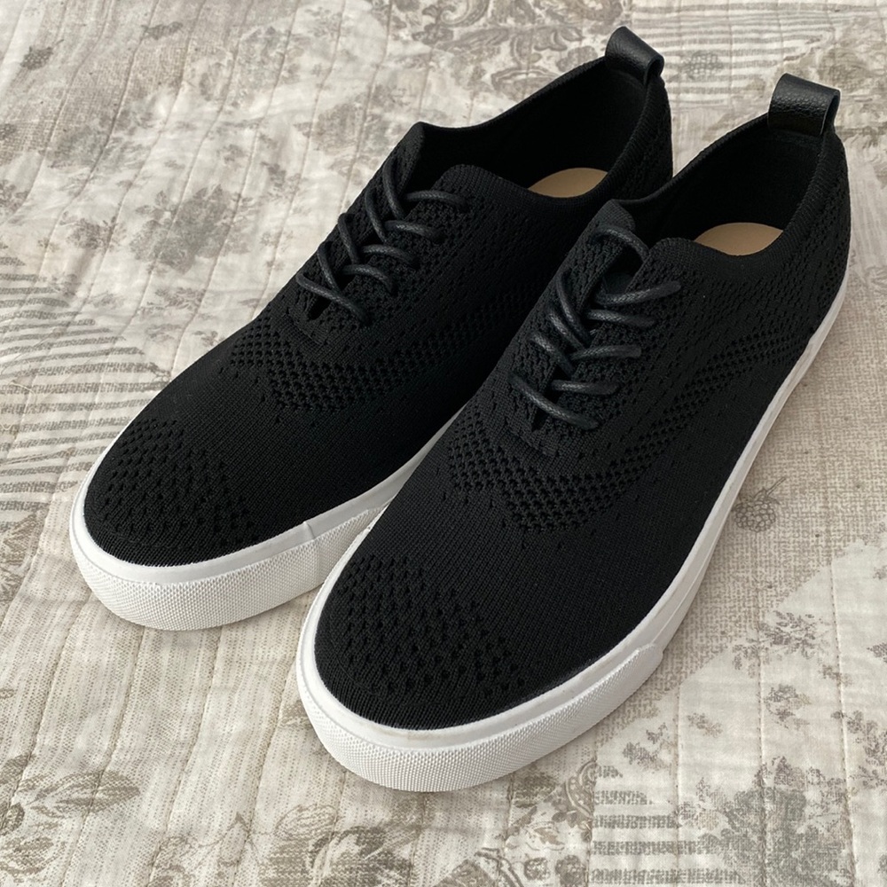 NWOT Restricted Vlander black sneaker size 10